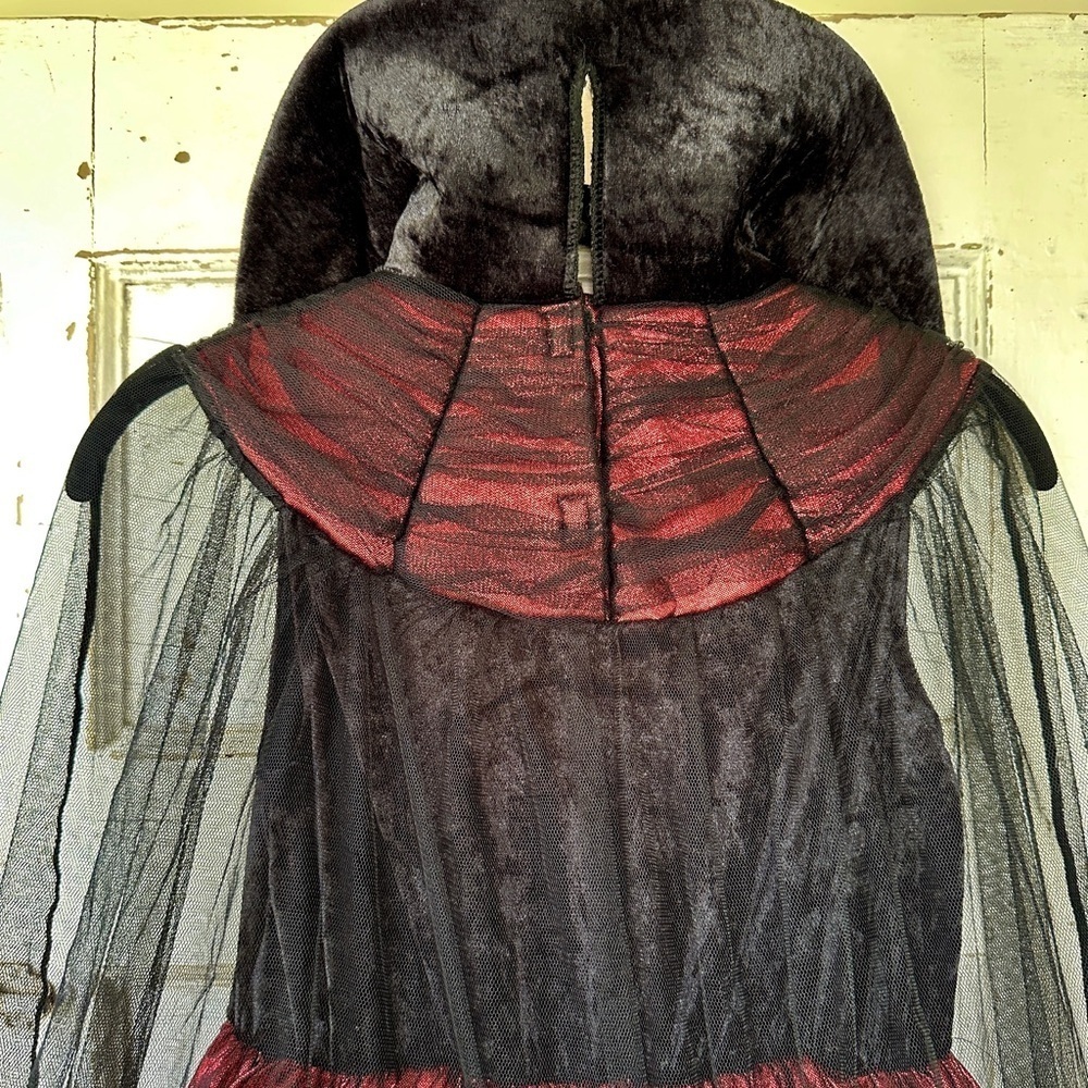 HALLOW’S EVE, GIRLS WITCH COSTUME.LONG DRESS WITH HOOP,IN RED/BLACK.SIZE S(7-8) - Picture 6 of 11